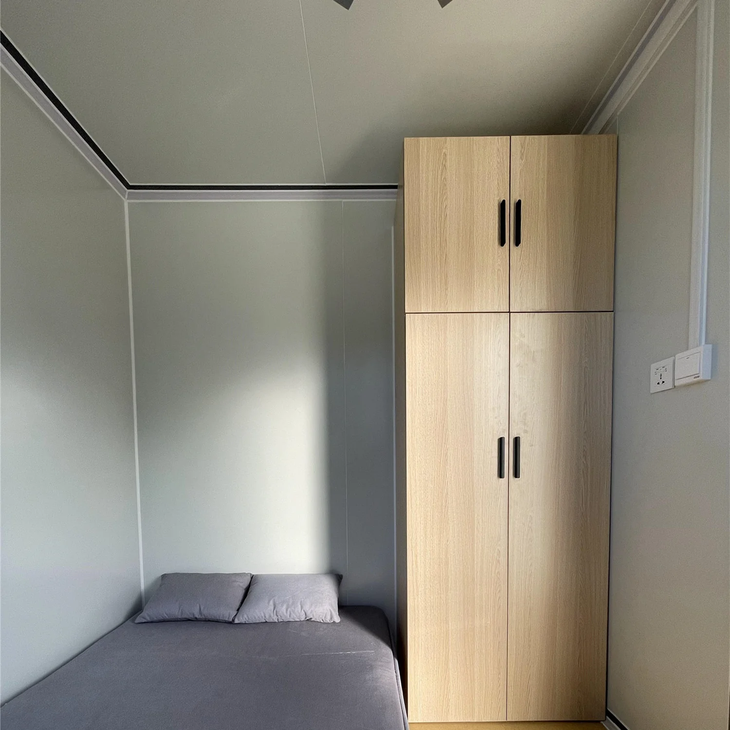 Modern Portable Office 7ft x 20ft with Bedroom - Image 8
