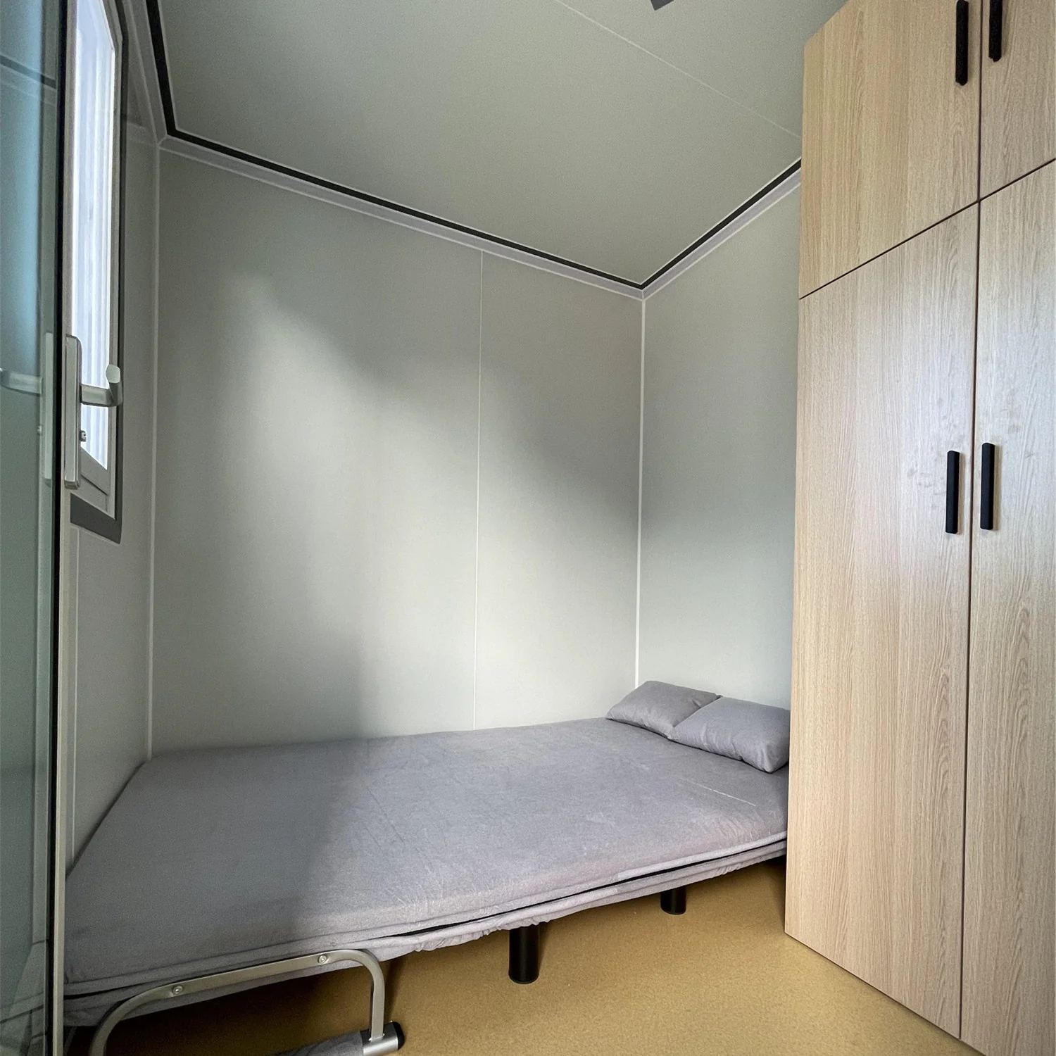 Modern Portable Office 7ft x 20ft with Bedroom - Image 9