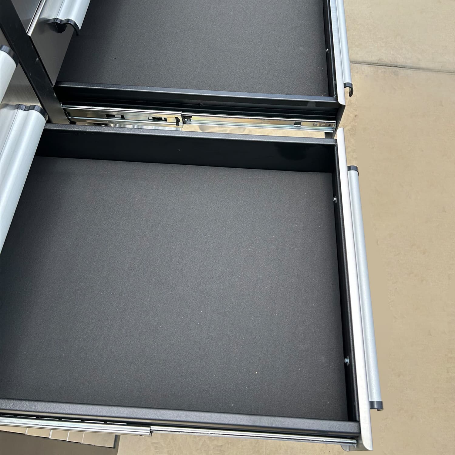 10ft Workbench Cabinet(30 Drawers, 2 Cabinets & 1 Pegboard) - Image 8
